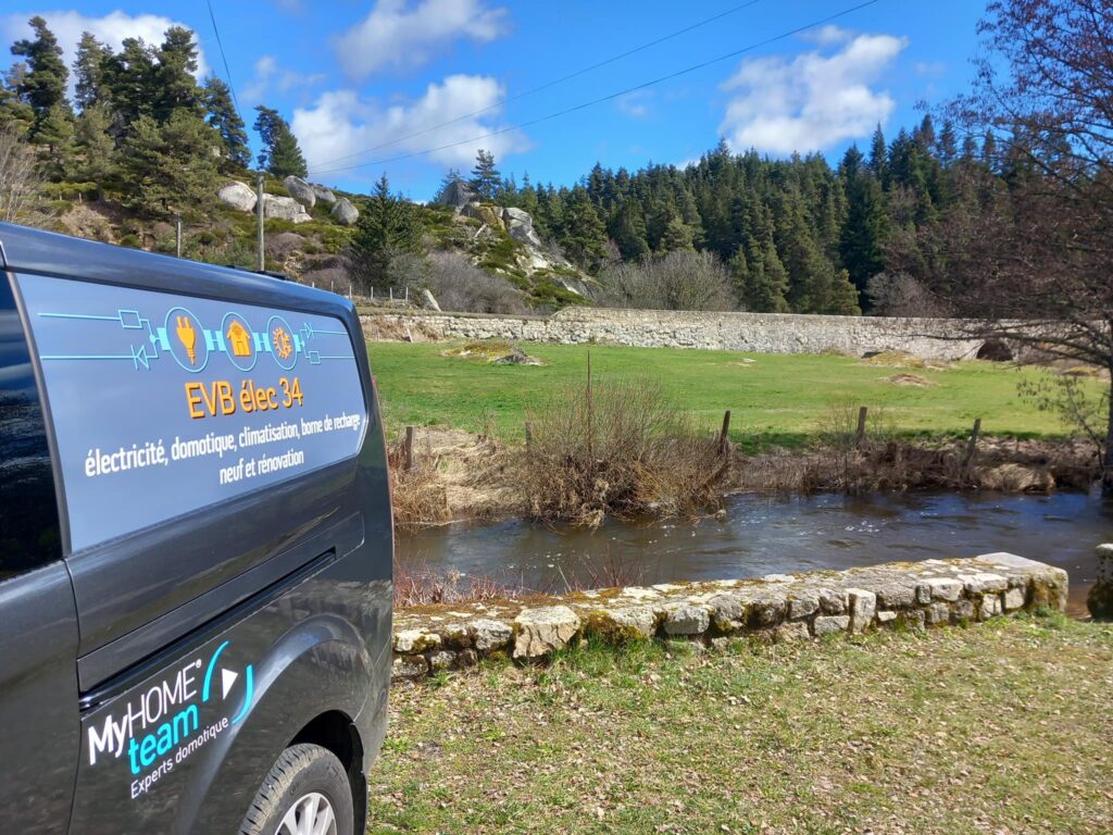 Photo du camion de l'entreprise EVB Elec.