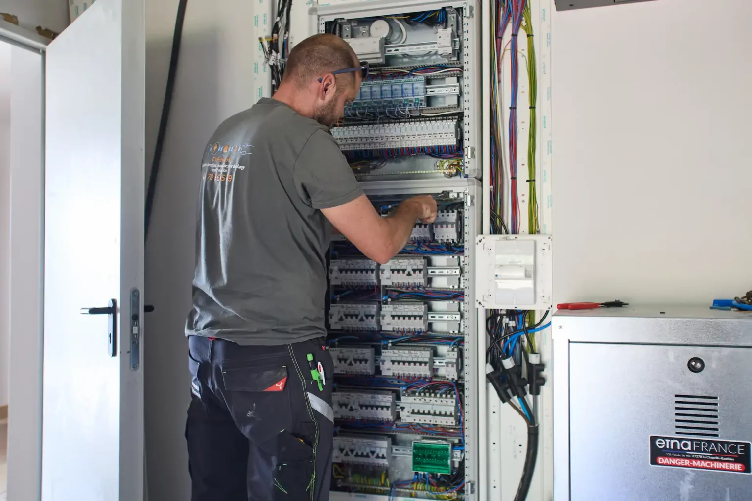 Photo d'un tableau électrique installé par EVB Elec.